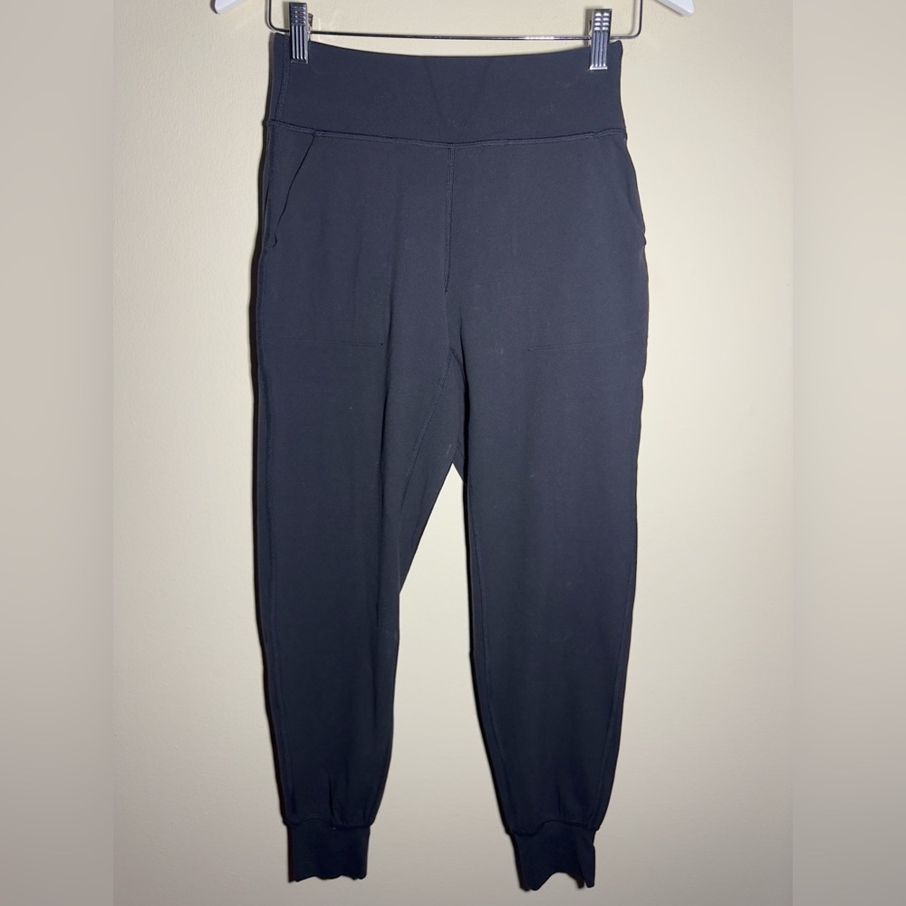 Lululemon Align Jogger *28"
Black Sz 6 Pockets